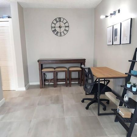 Modern Apartment At The Worthington Кингстон Экстерьер фото