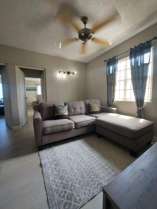 Modern Apartment At The Worthington Кингстон Экстерьер фото
