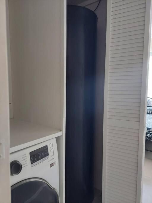 Modern Apartment At The Worthington Кингстон Экстерьер фото